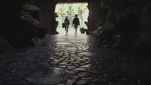 ご結婚式当日のご両親へのご挨拶 三つ指をついて つきじ治作にて ウェディングドキュメンタリー撮影のブーケアンドリール ご結婚式当日のご両親へのご挨拶 三つ指をついて つきじ治作にて ウェディングドキュメンタリー撮影のブーケアンドリール